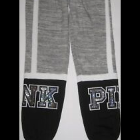 Iso this hoodie in a small or Xs - Picture 3 of 3